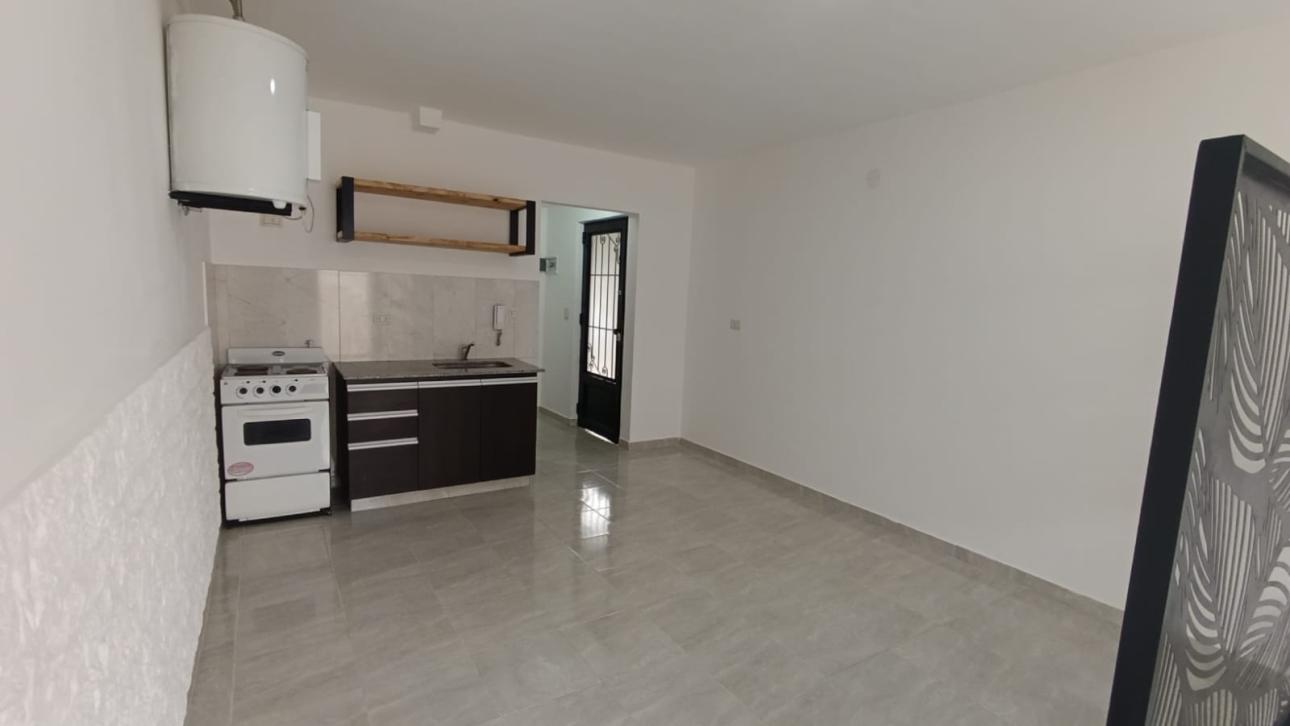 CASTELAR,1AMBIENTE, COCHERA-A/CREDITO,A/PROFESIONAL, COCHERA