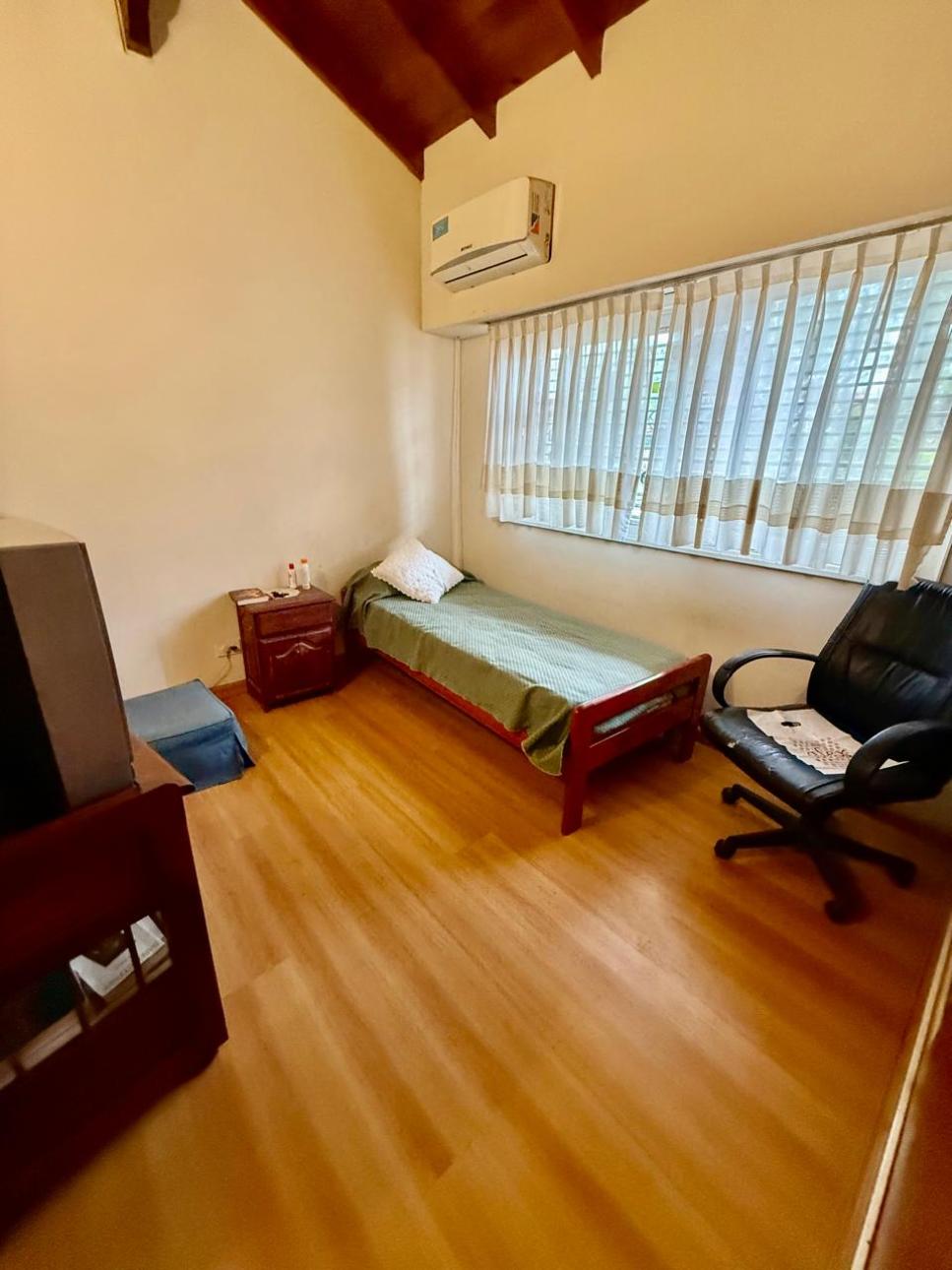 Excelente Chalet de 4 amb.  en ubicación privilegiada