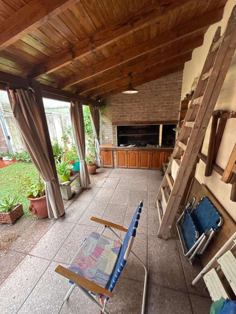 Excelente Chalet de 4 amb.  en ubicación privilegiada