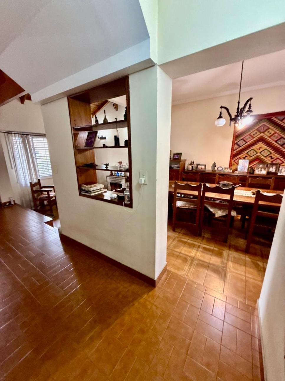 Excelente Chalet de 4 amb.  en ubicación privilegiada
