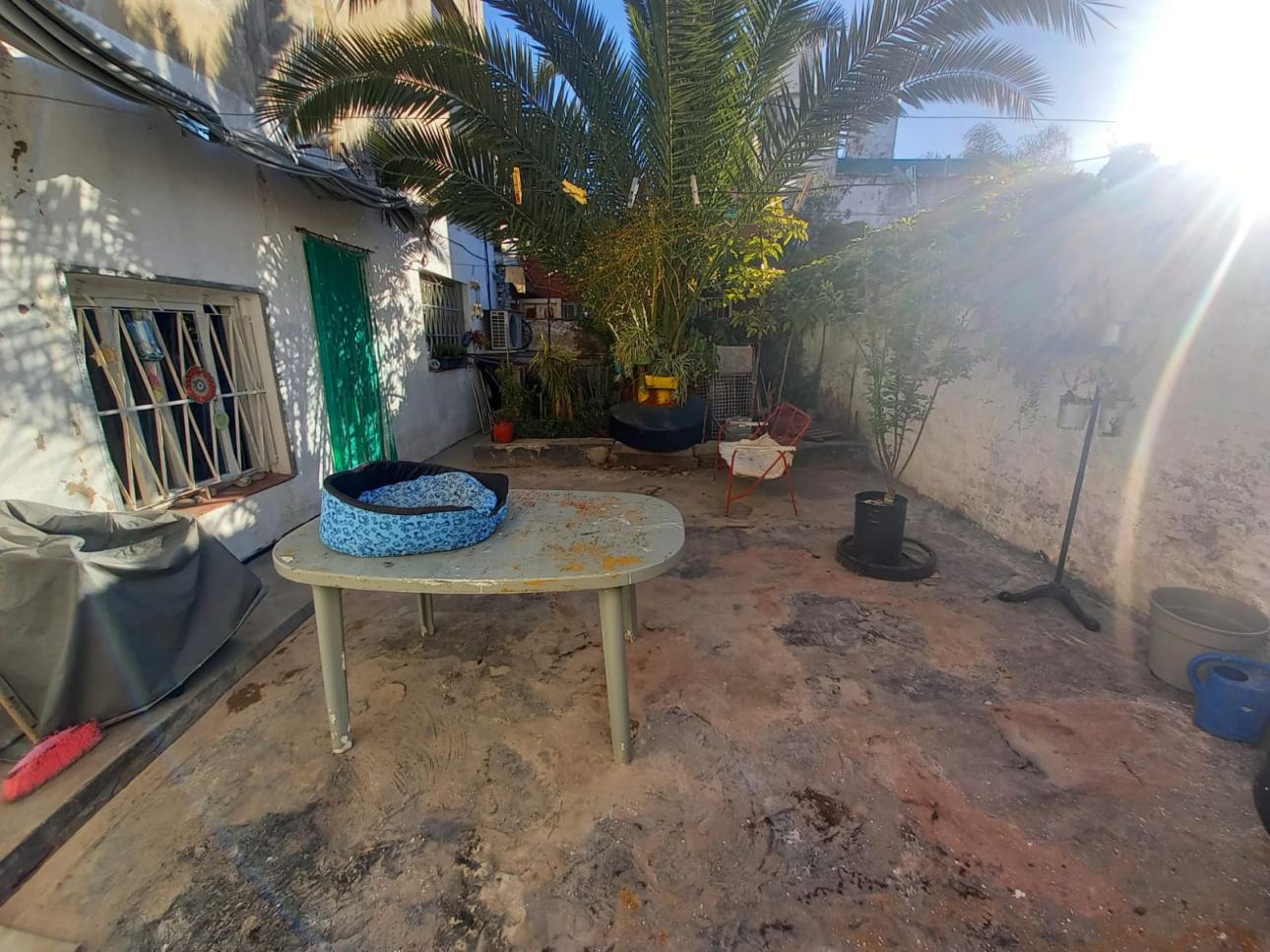 TIPO CASA AL FRENTE, COCHERA, FONDO LIBRE, PATIO