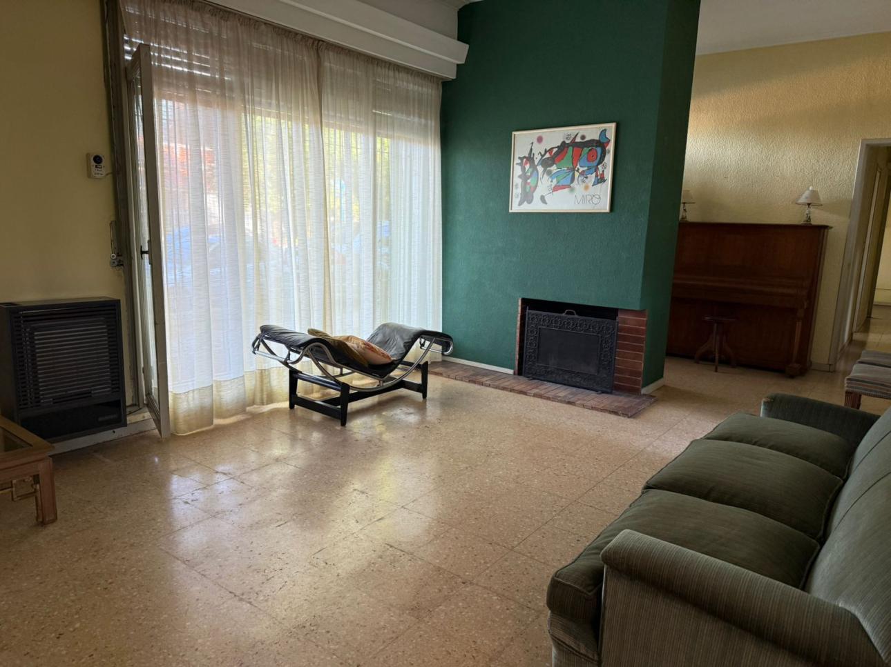 CASA 4 AMBIENTES CON COCHERA Y PATIO