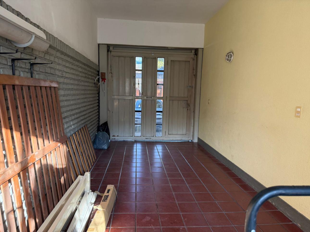 CASA 4 AMBIENTES CON COCHERA Y PATIO