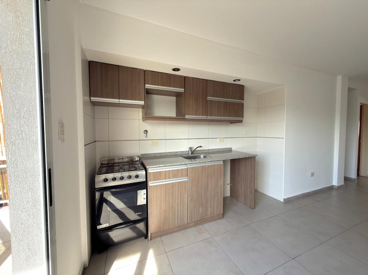 Departamento de 2 ambientes con balcon y cochera