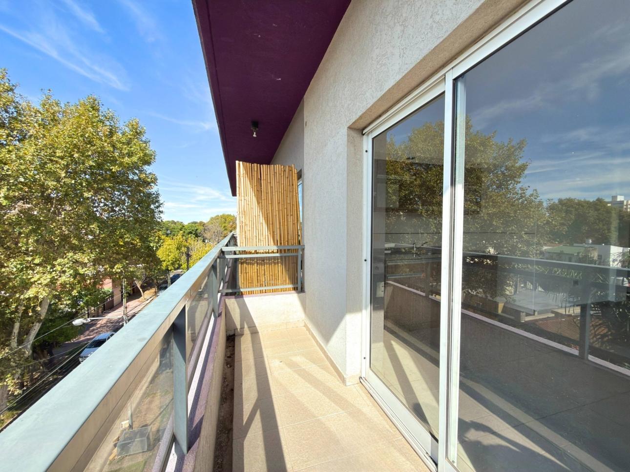 Departamento de 2 ambientes con balcon y cochera