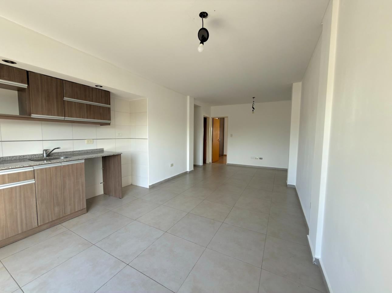 Departamento de 2 ambientes con balcon y cochera