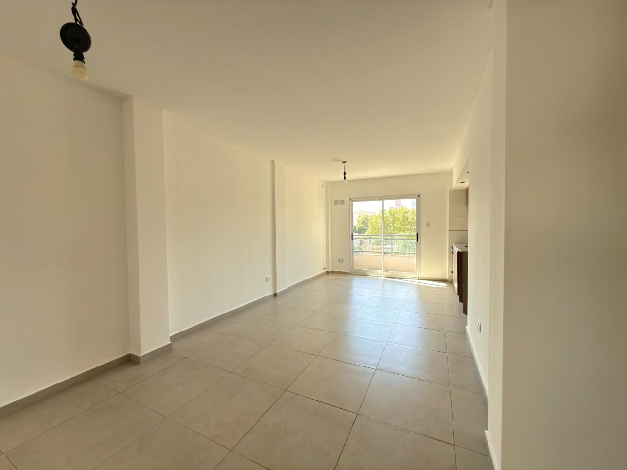 Departamento de 2 ambientes con balcon y cochera