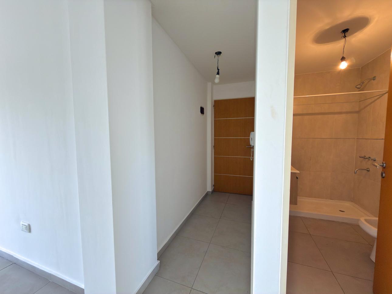 Departamento de 2 ambientes con balcon y cochera