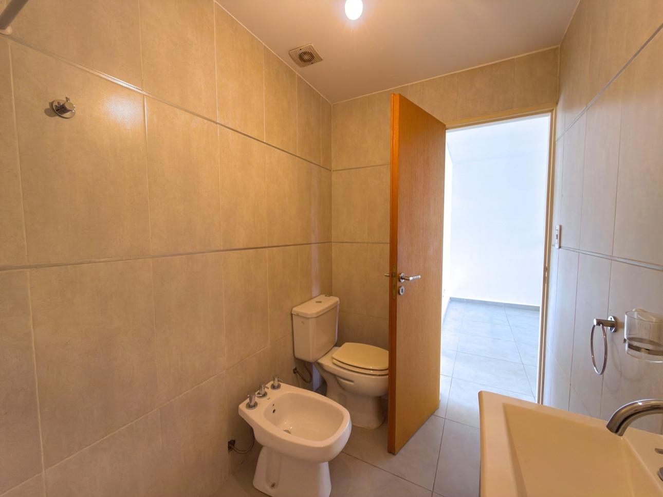 Departamento de 2 ambientes con balcon y cochera
