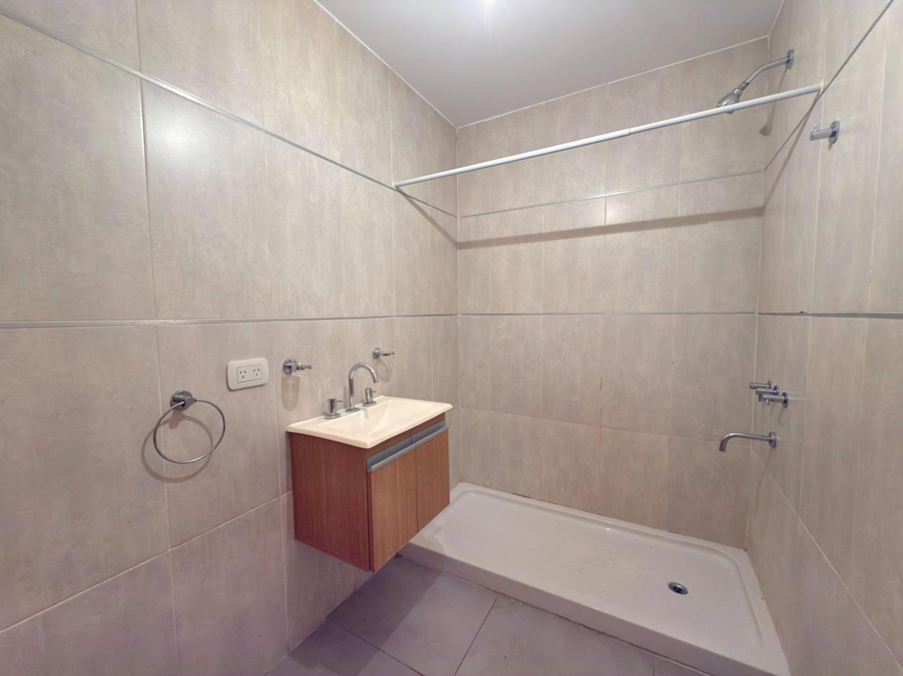Departamento de 2 ambientes con balcon y cochera