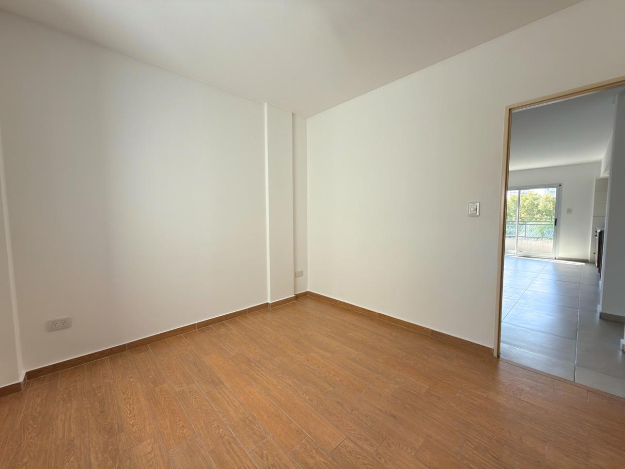 Departamento de 2 ambientes con balcon y cochera