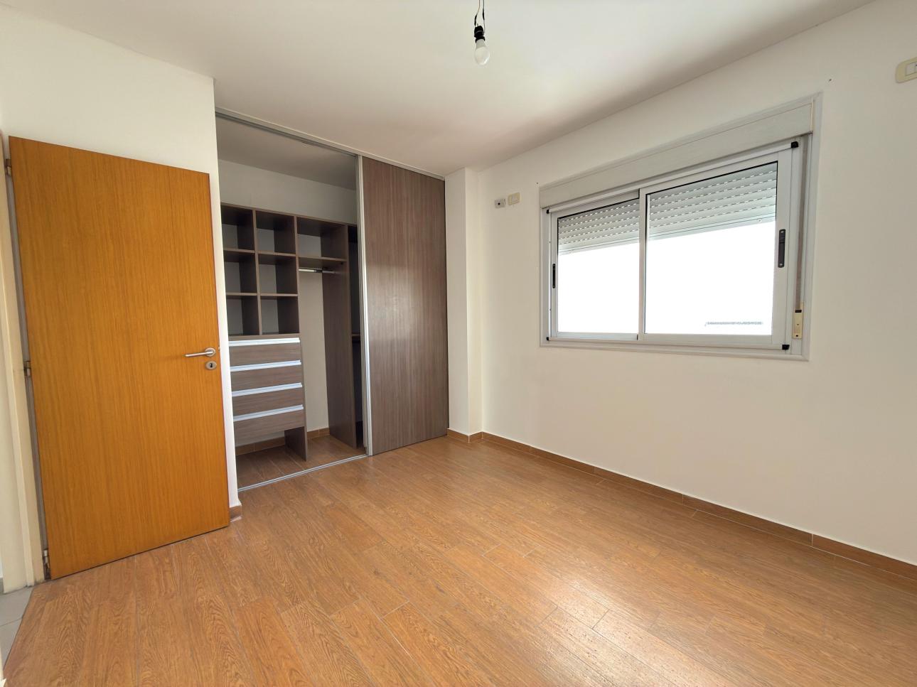 Departamento de 2 ambientes con balcon y cochera