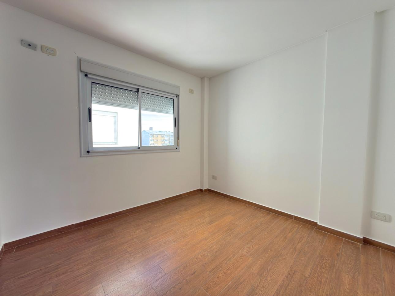 Departamento de 2 ambientes con balcon y cochera