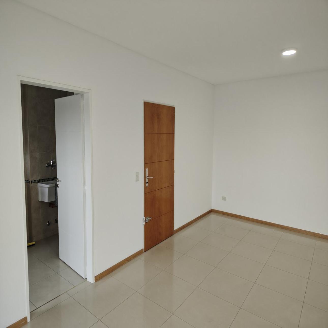 Departamento con garage, baulera, balcon y amenities