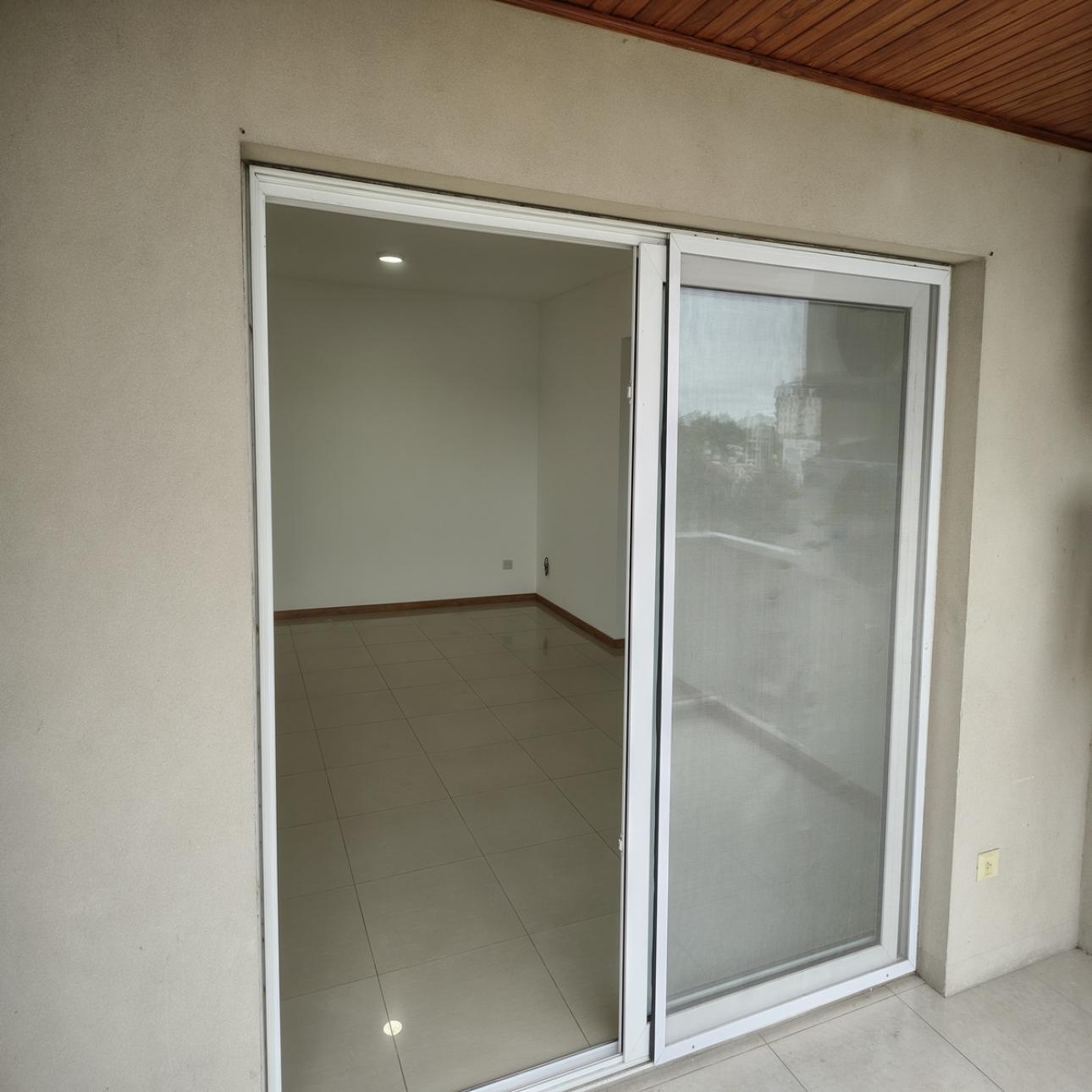 Departamento con garage, baulera, balcon y amenities