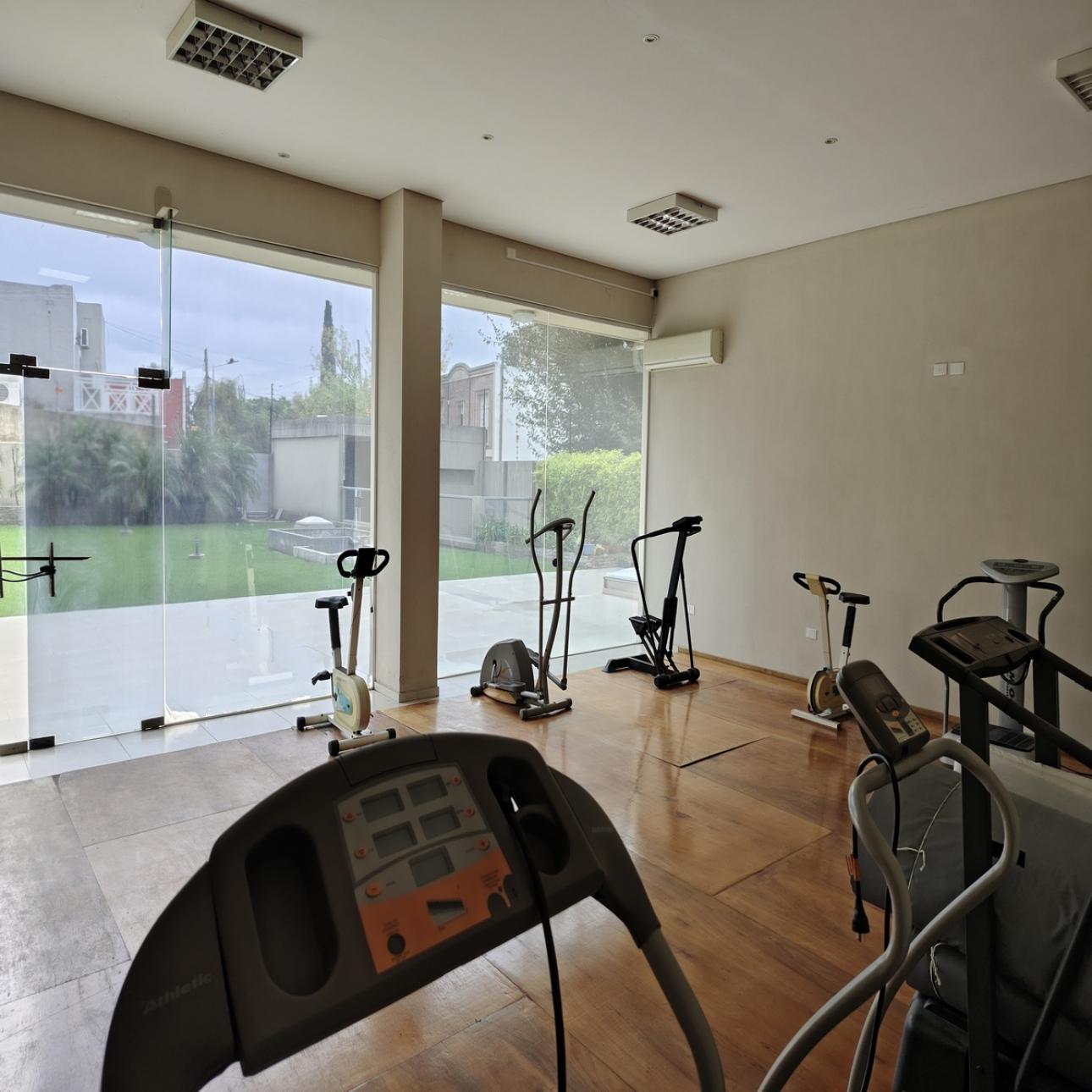Departamento con garage, baulera, balcon y amenities