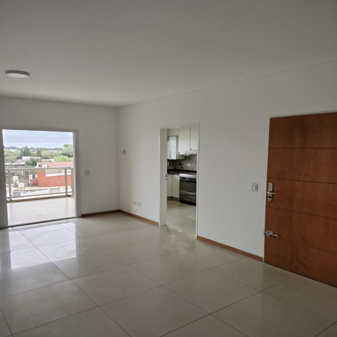 Departamento con garage, baulera, balcon y amenities