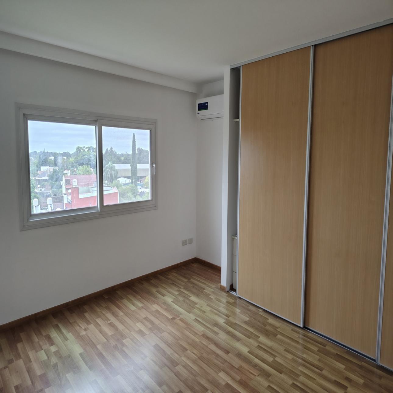 Departamento con garage, baulera, balcon y amenities