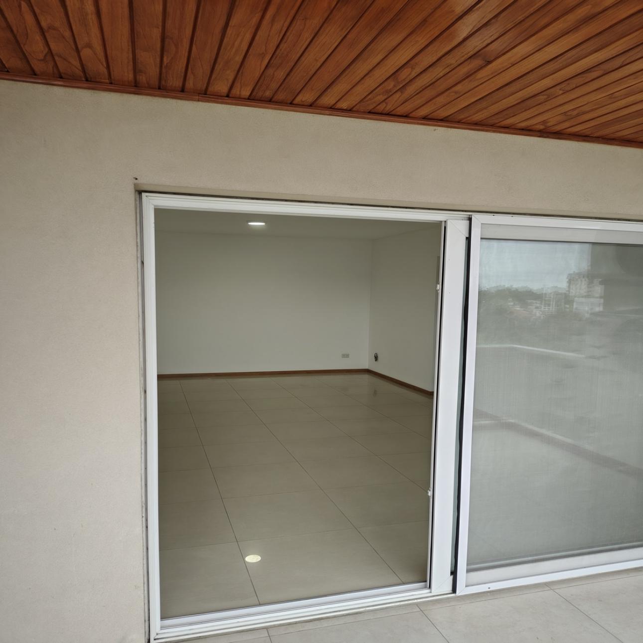 Departamento con garage, baulera, balcon y amenities