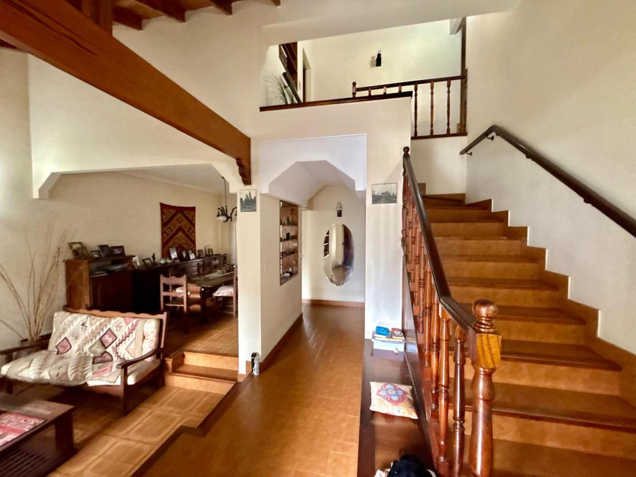 Excelente Chalet de 4 amb.  en ubicación privilegiada