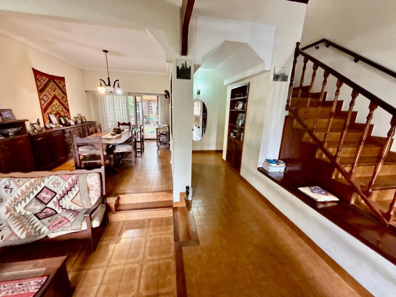 Excelente Chalet de 4 amb.  en ubicación privilegiada