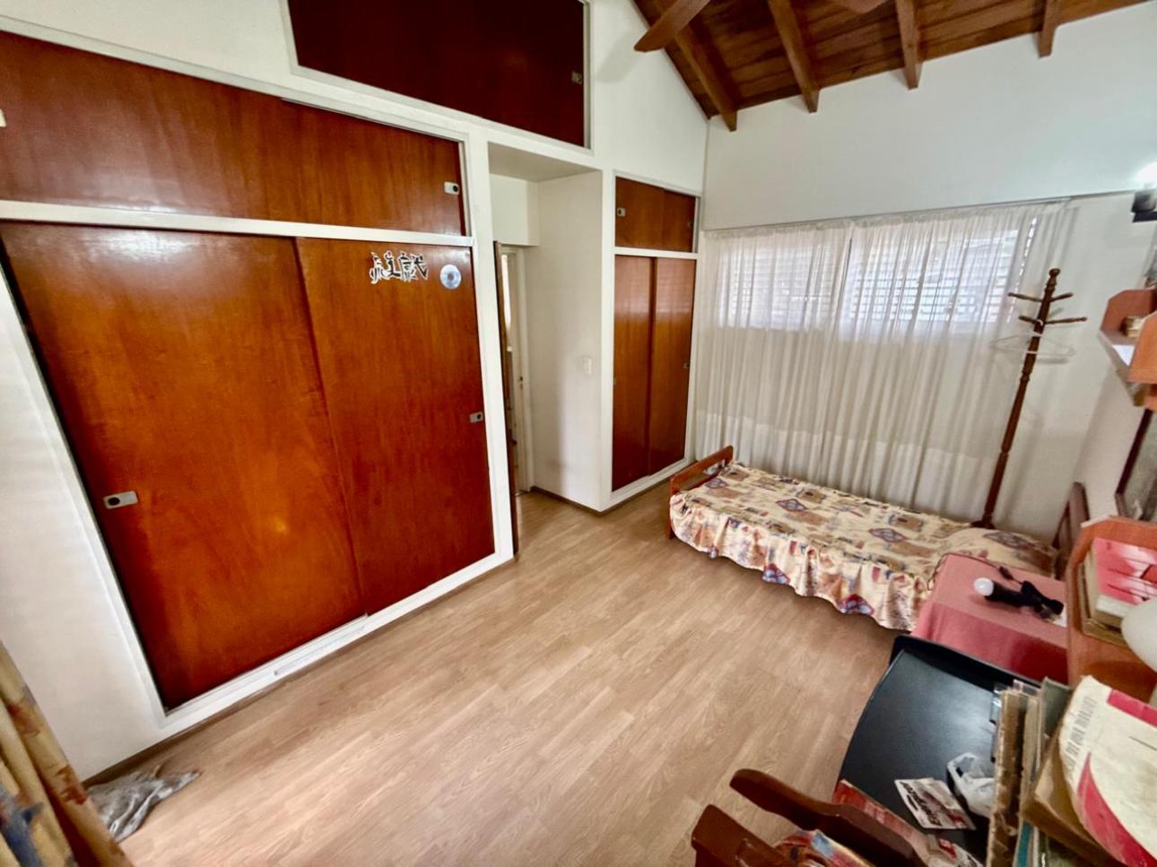 Excelente Chalet de 4 amb.  en ubicación privilegiada