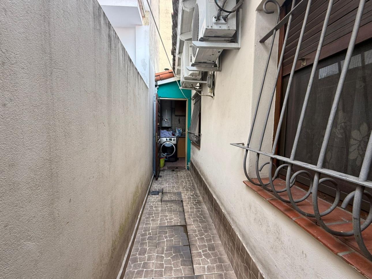 HERMOSO PH TIPO CASA DE 4 AMBIENTES MUY BUEN ESTADO