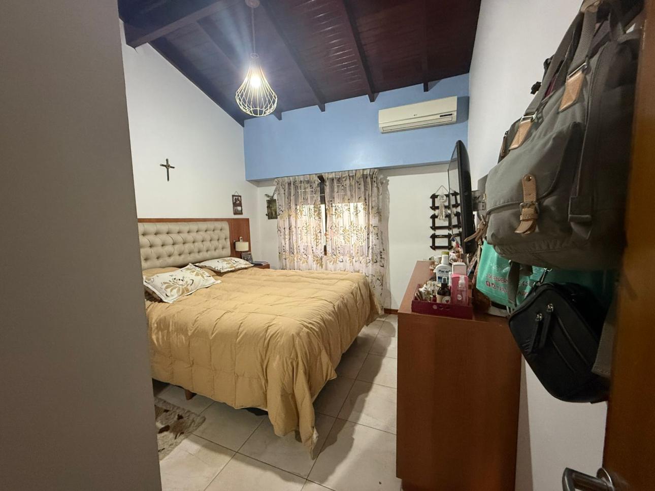 HERMOSO PH TIPO CASA DE 4 AMBIENTES MUY BUEN ESTADO