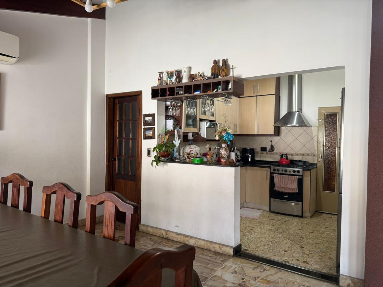 HERMOSO PH TIPO CASA DE 4 AMBIENTES MUY BUEN ESTADO