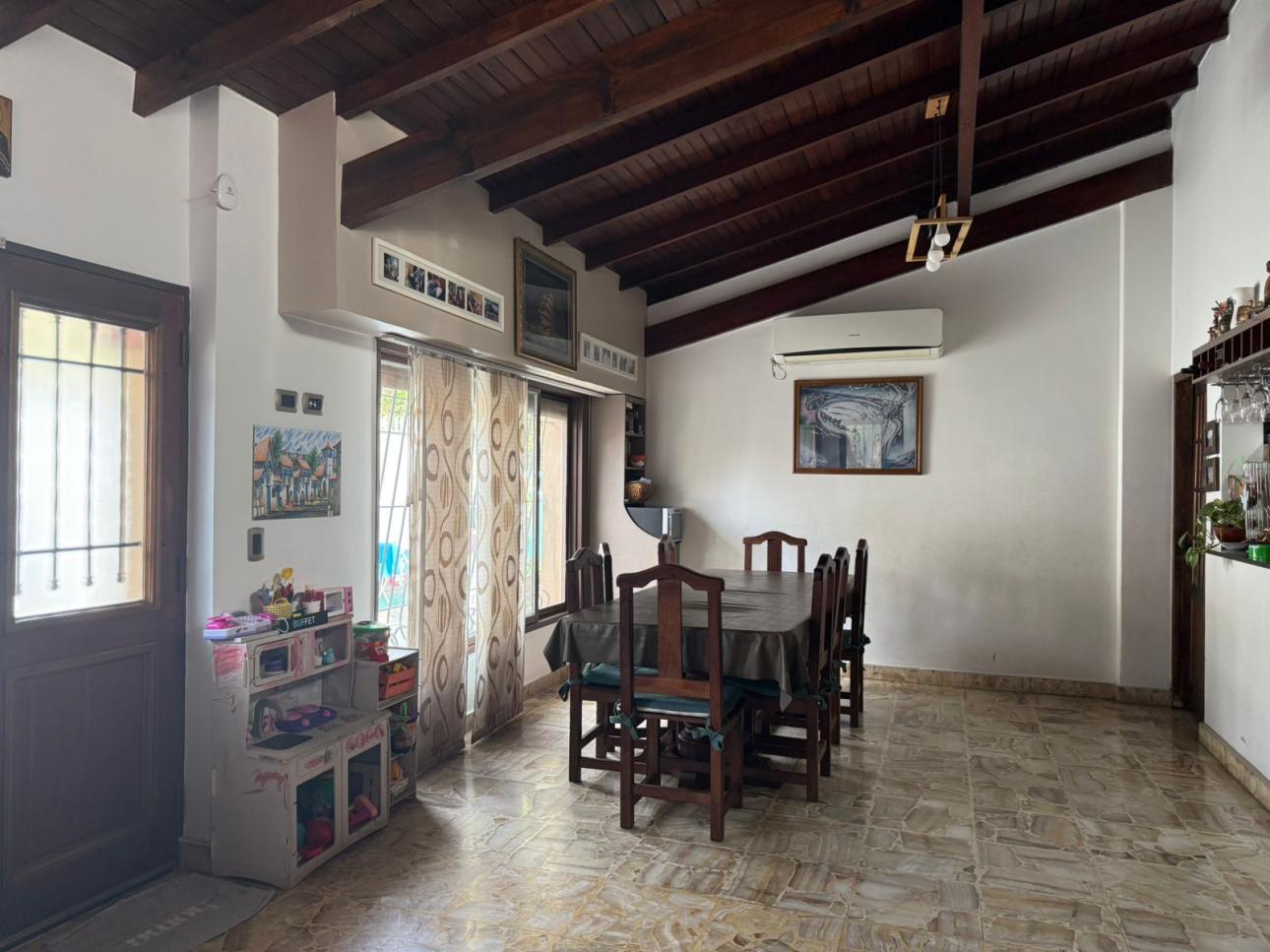 HERMOSO PH TIPO CASA DE 4 AMBIENTES MUY BUEN ESTADO
