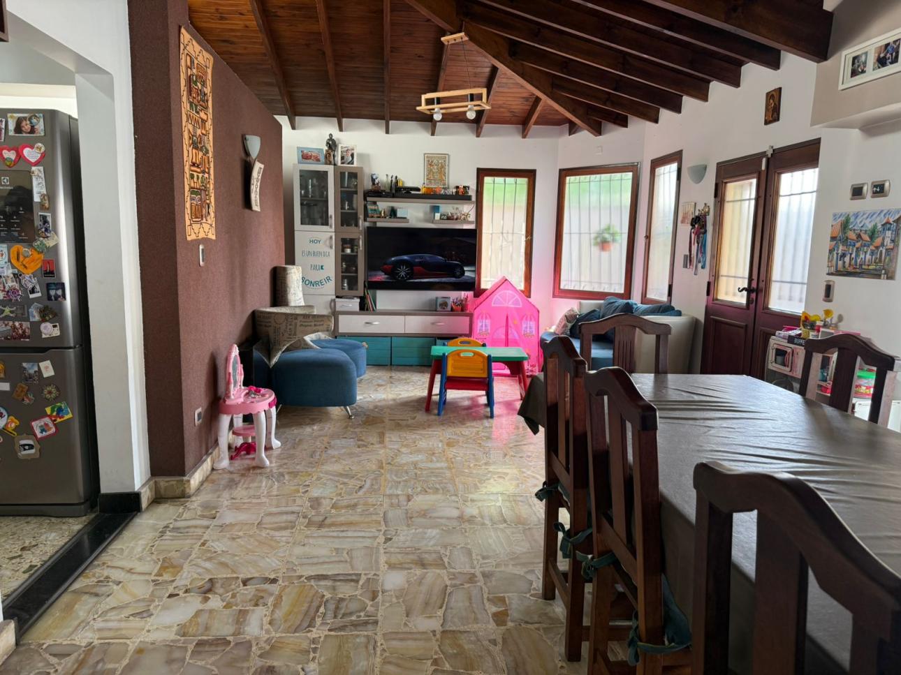HERMOSO PH TIPO CASA DE 4 AMBIENTES MUY BUEN ESTADO