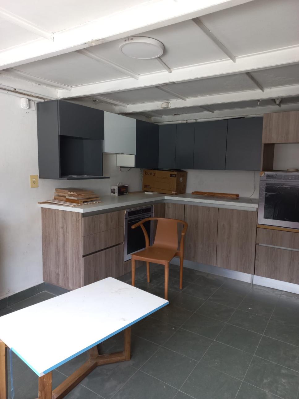 Galpón 300 m2 a m. de Libertad