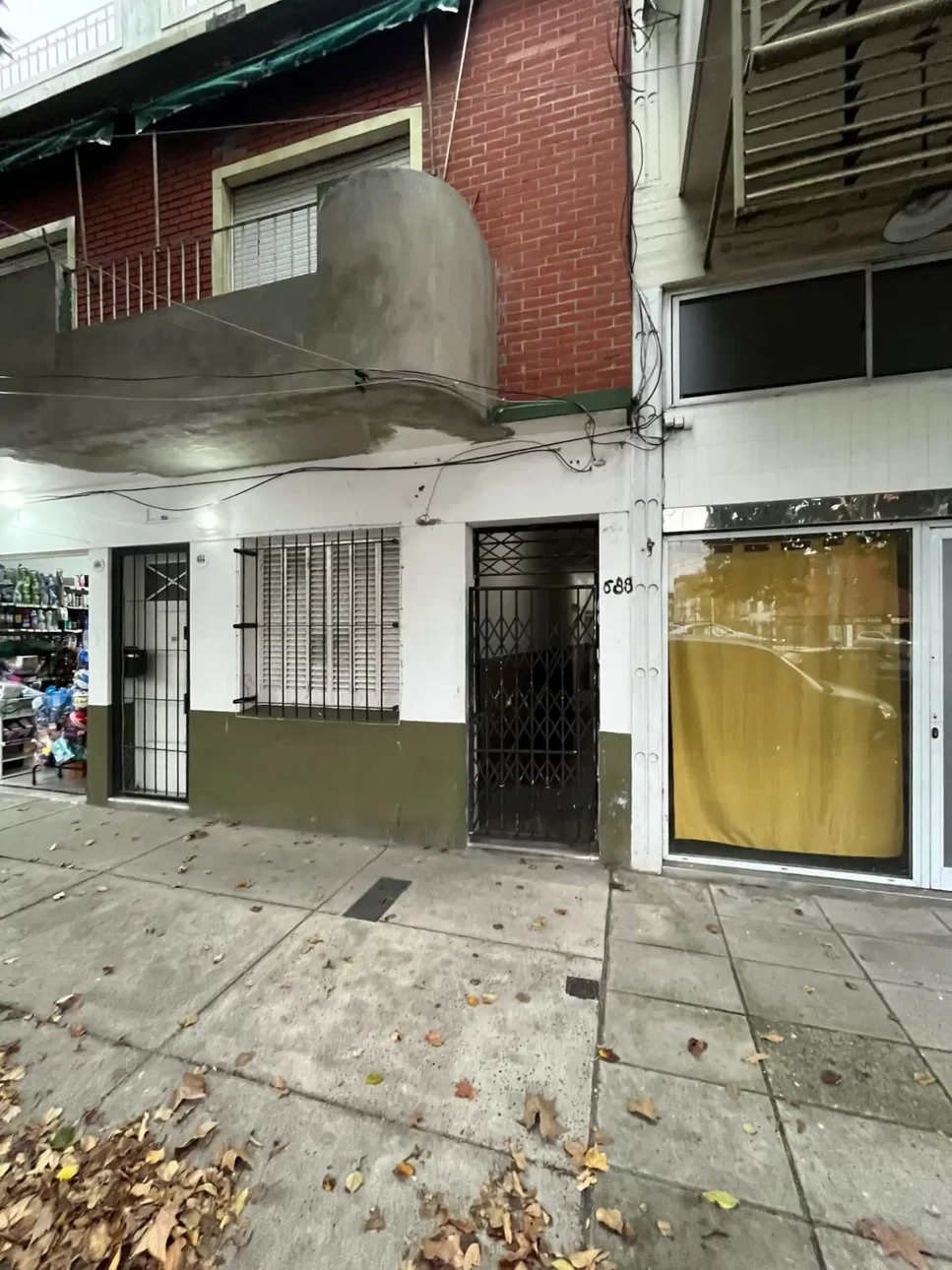PH DE 4 AMBIENTES GRANDES PLANTA BAJA AL FONDO SIN EXPENSAS!