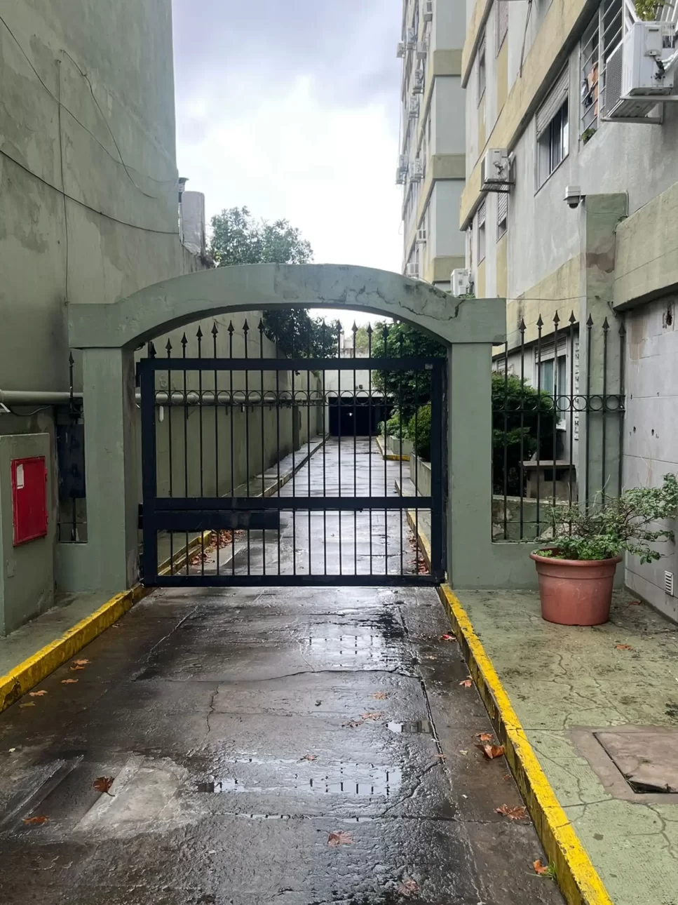 COCHERA CUBIERTA Y FIJA A LA VENTA