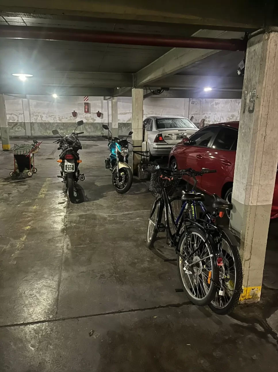 COCHERA CUBIERTA Y FIJA A LA VENTA