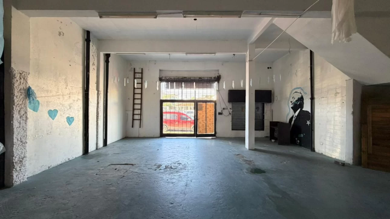 INTERESANTE LOCAL SOBRE AVENIDA Y ZONA COMERCIAL