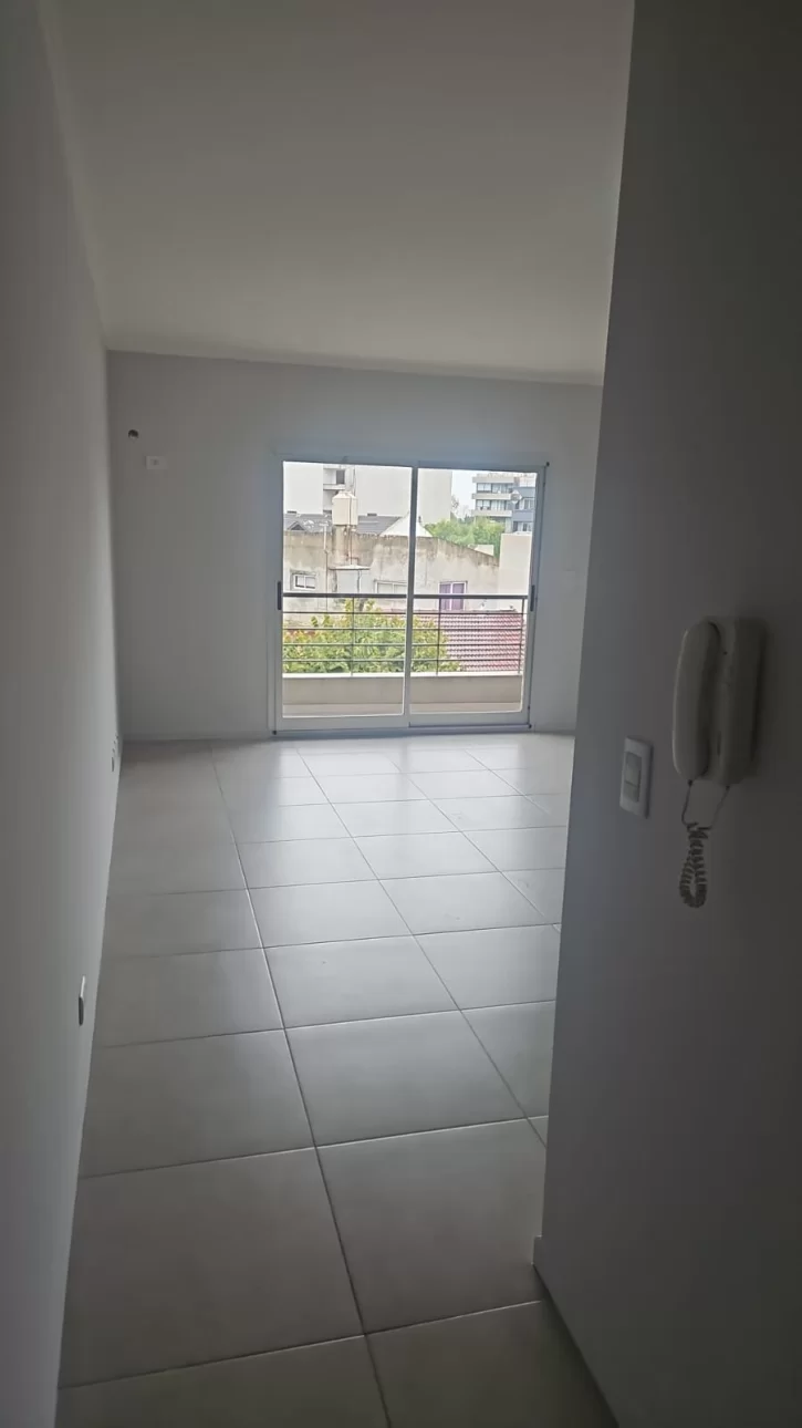 DEPARTAMENTO MONOAMBIENTE A POCAS CUADRAS DE LA ESTACION DE