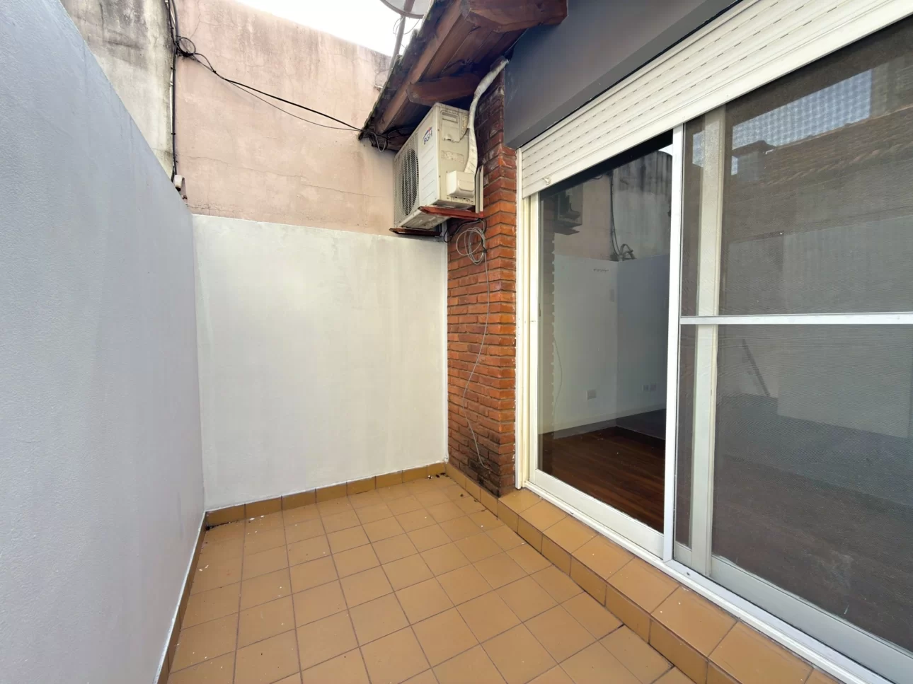Departamento de 2 y 1/2 ambientes en duplex con balcon
