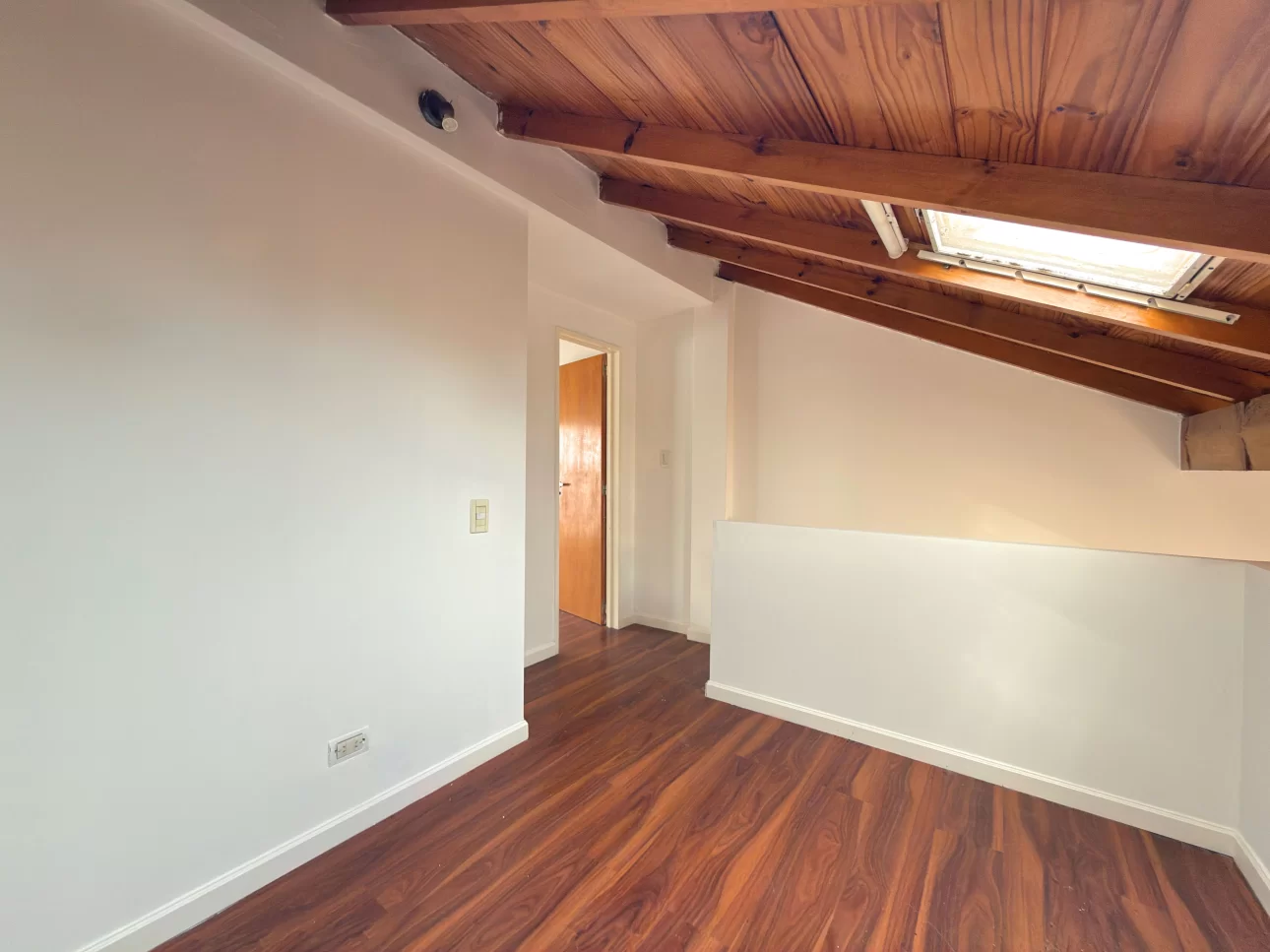 Departamento de 2 y 1/2 ambientes en duplex con balcon