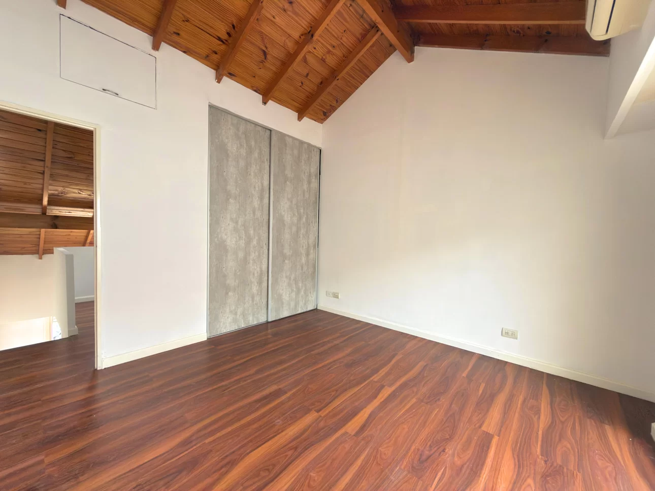Departamento de 2 y 1/2 ambientes en duplex con balcon