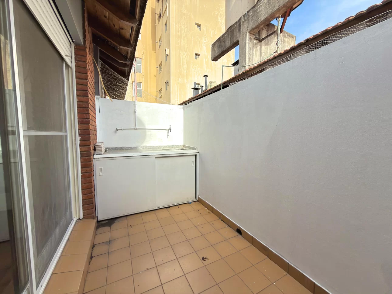 Departamento de 2 y 1/2 ambientes en duplex con balcon