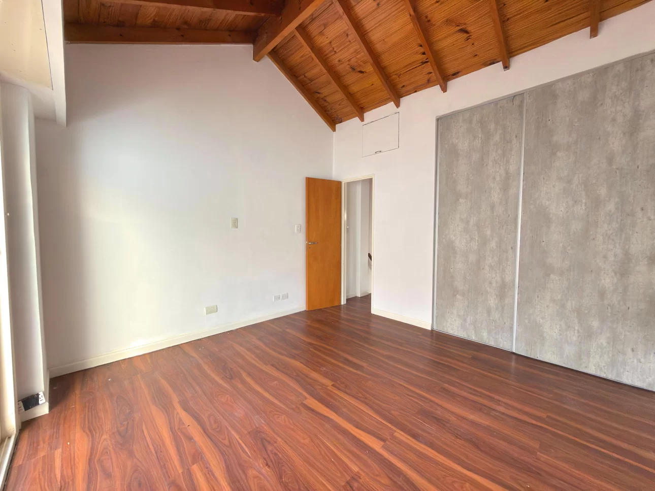 Departamento de 2 y 1/2 ambientes en duplex con balcon