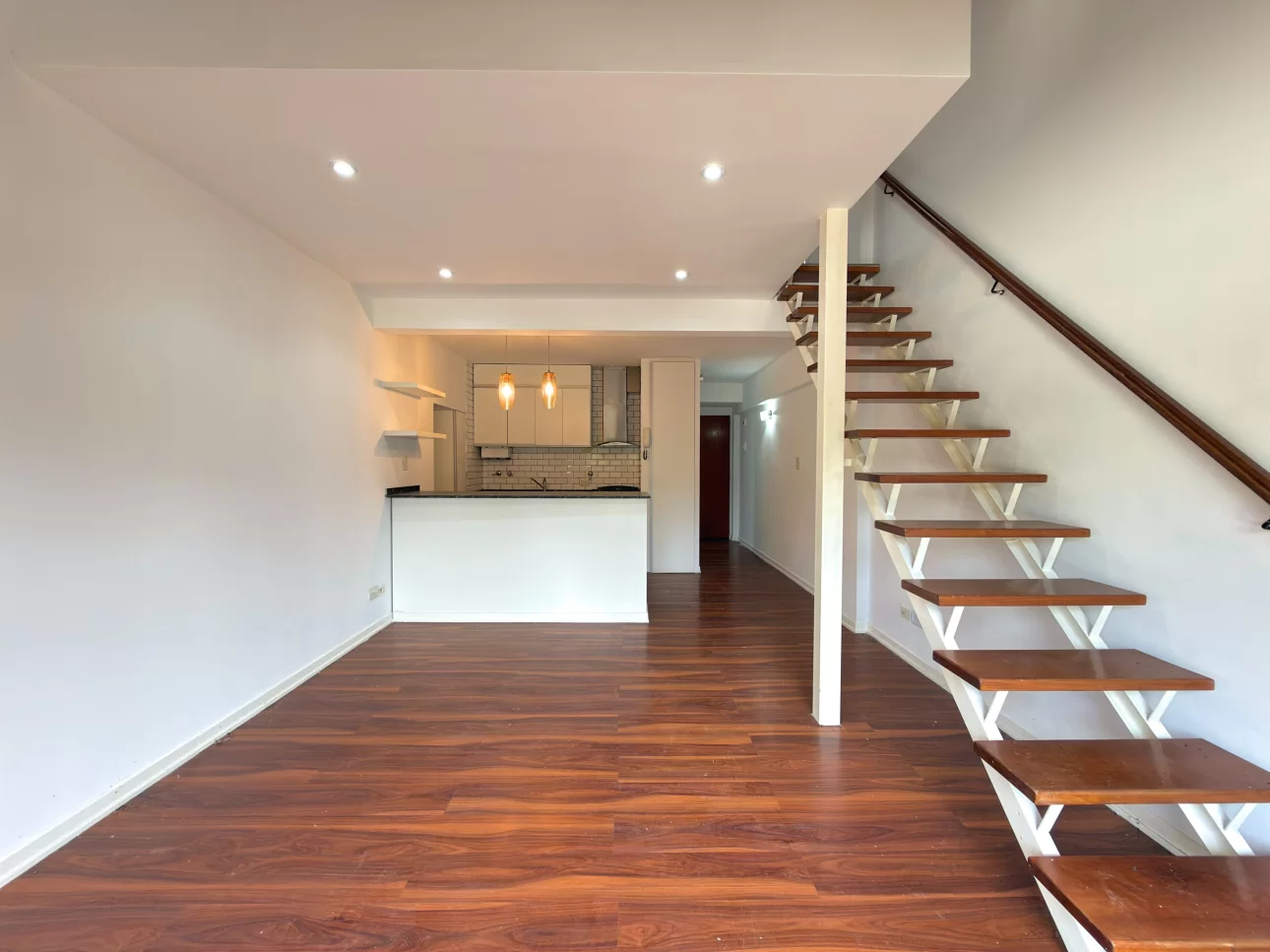 Departamento de 2 y 1/2 ambientes en duplex con balcon