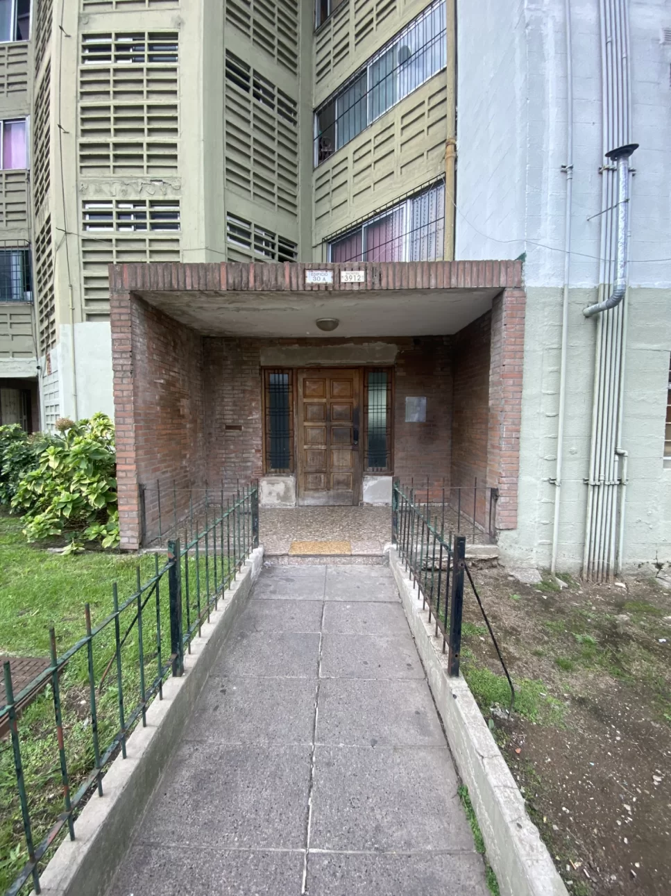 SE VENDE DPTO 5 AMB EN BARRIO PIEDRABUENA
