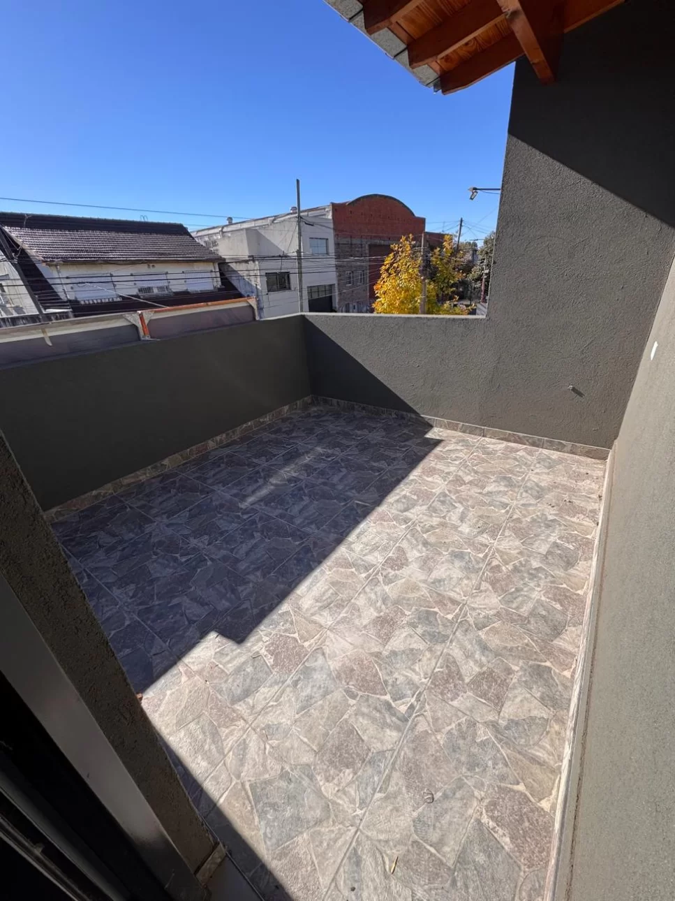 Ph en Venta -  3 amb con patio y cochera . V Ballester