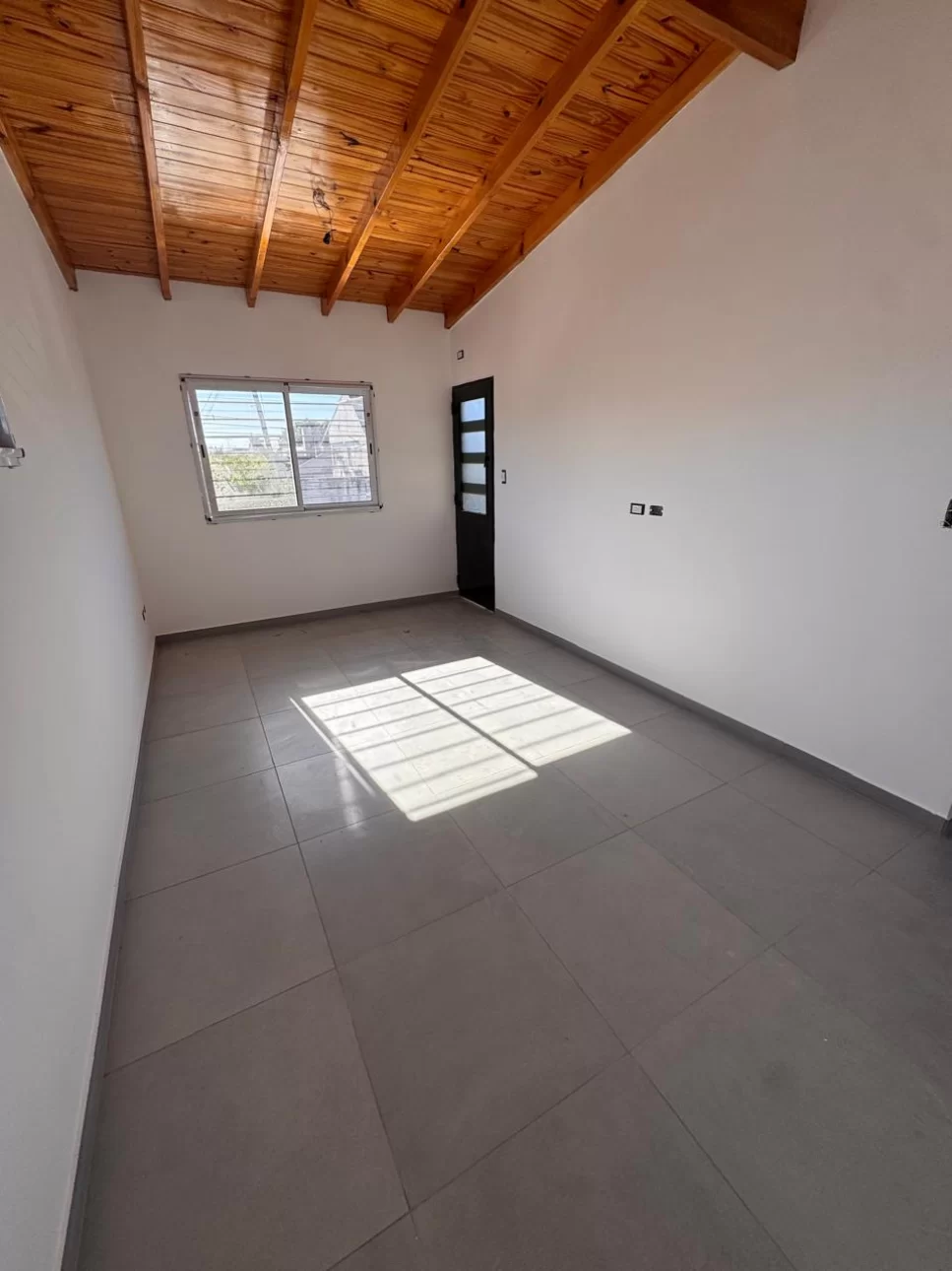 Ph en Venta -  3 amb con patio y cochera . V Ballester