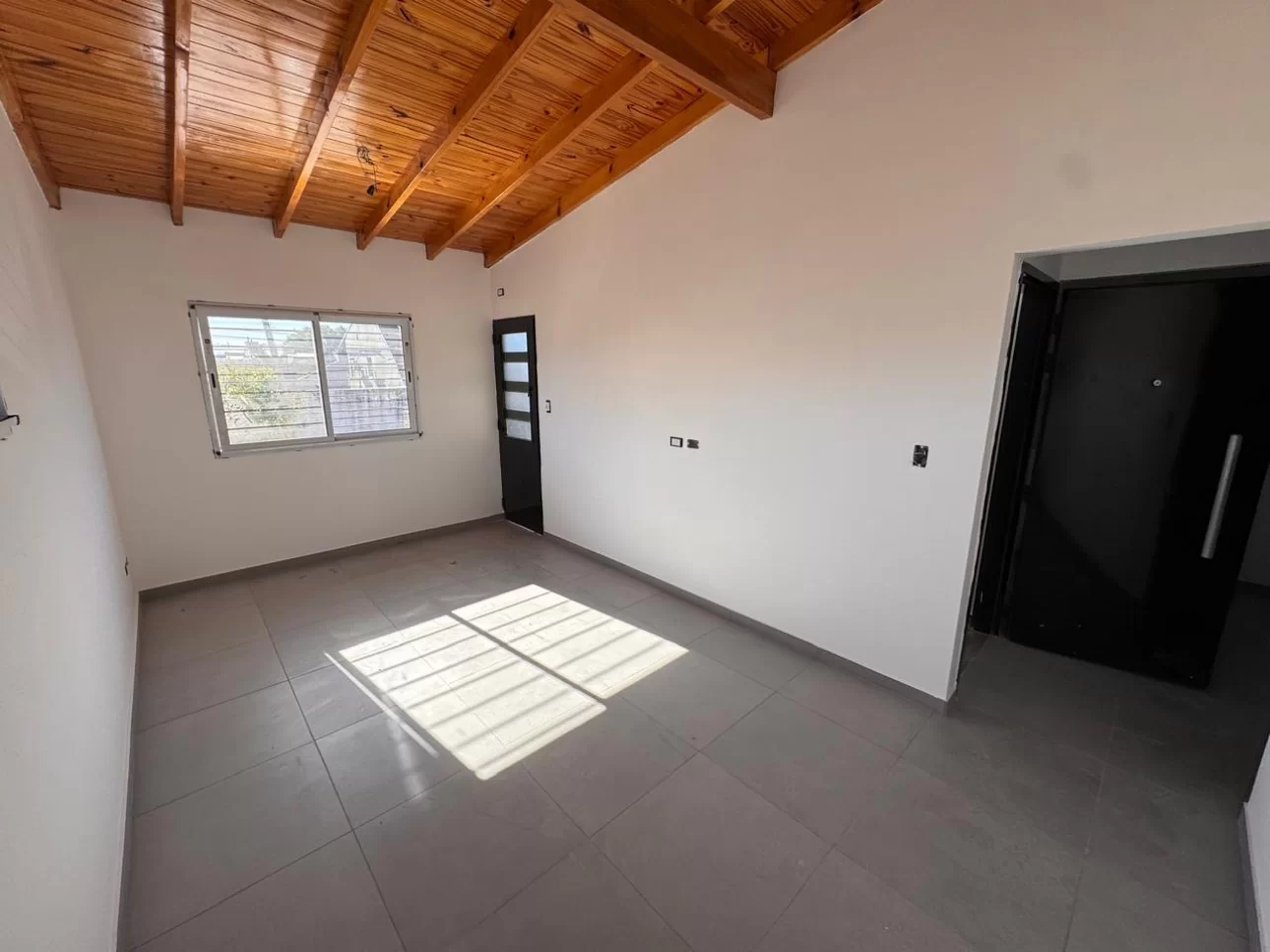 Ph en Venta -  3 amb con patio y cochera . V Ballester