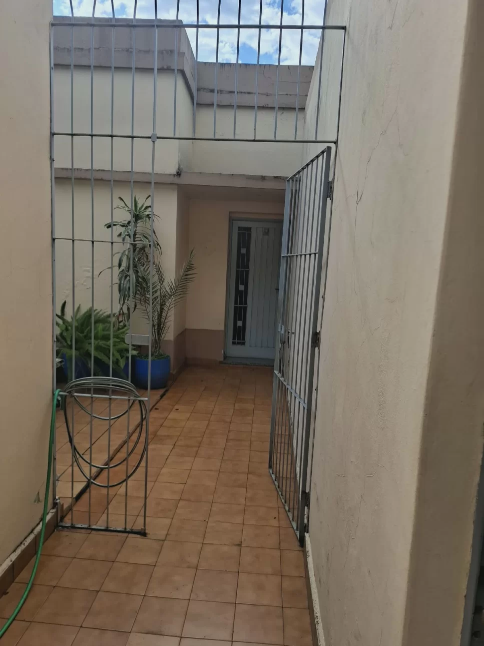 CASA 3 AMBIENTES CON DOBLE GARAGE