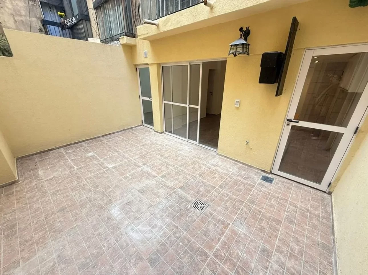 DEPARTAMENTO EN PLANTA BAJA CON PATIO PRIVADO