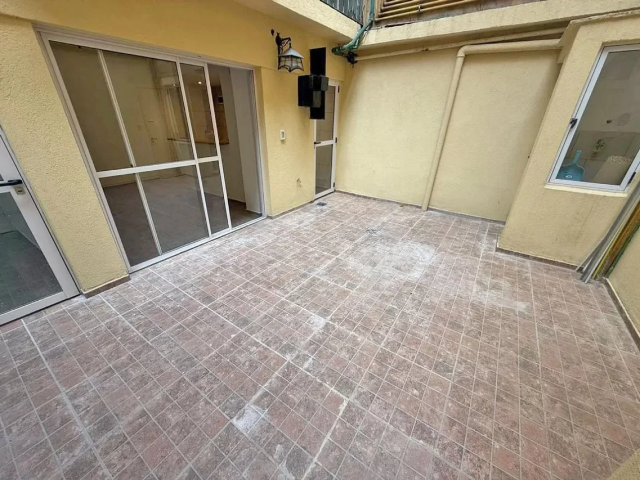 DEPARTAMENTO EN PLANTA BAJA CON PATIO PRIVADO